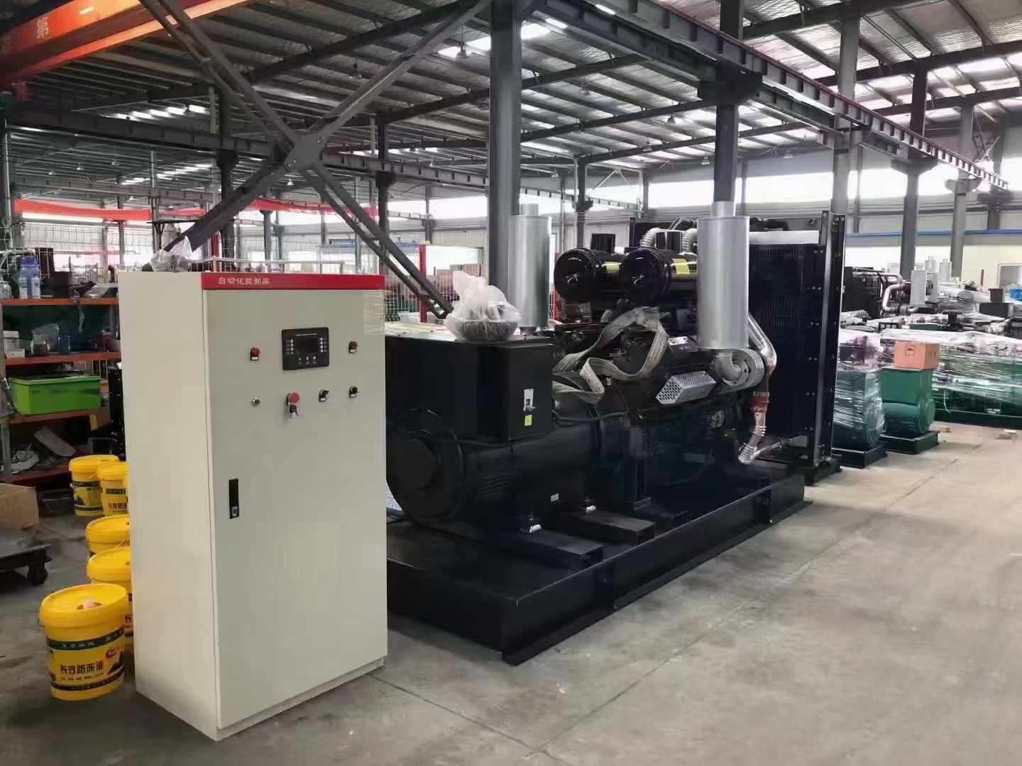 七坊镇柴油发电机运行时的噪音和振动水平如何？