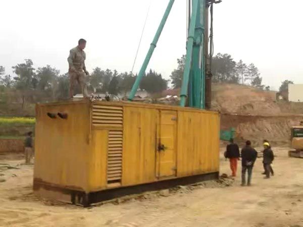 七坊镇如何判断水冷式机油散热器密封件是否需要更换？
